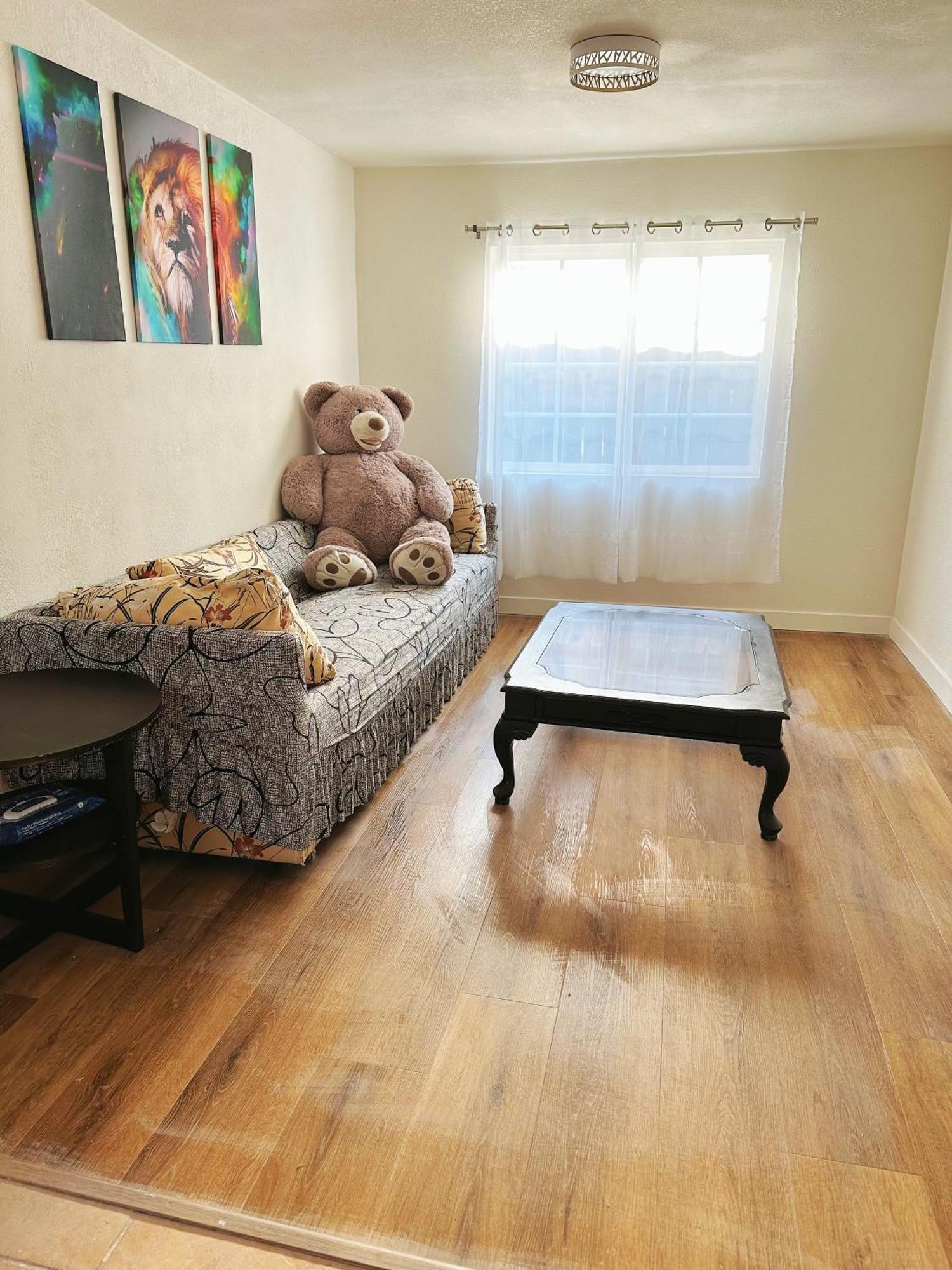 New Renovated Room With Shared Bathroom ハシエンダ・ハイツ エクステリア 写真